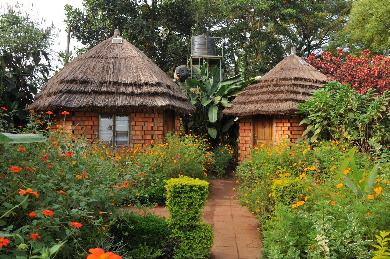 New Court View Hotel Masindi Esterno foto