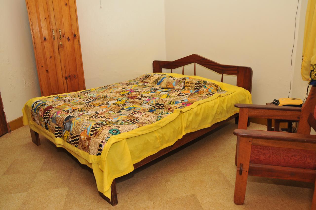 New Court View Hotel Masindi Esterno foto