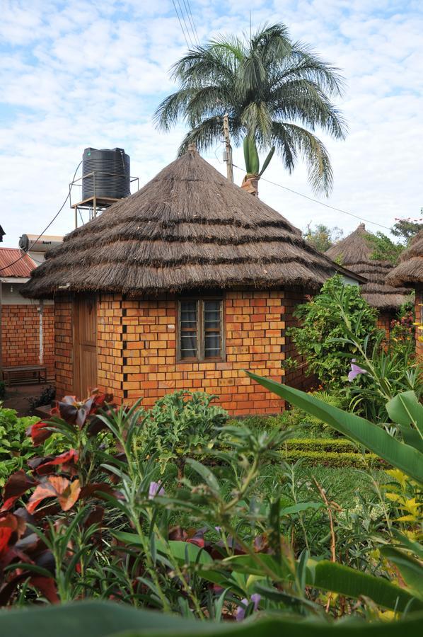 New Court View Hotel Masindi Esterno foto