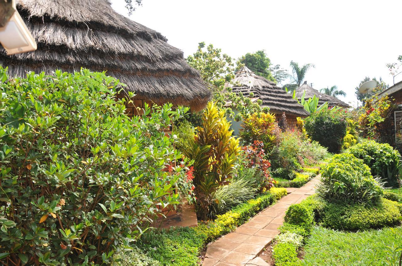 New Court View Hotel Masindi Esterno foto