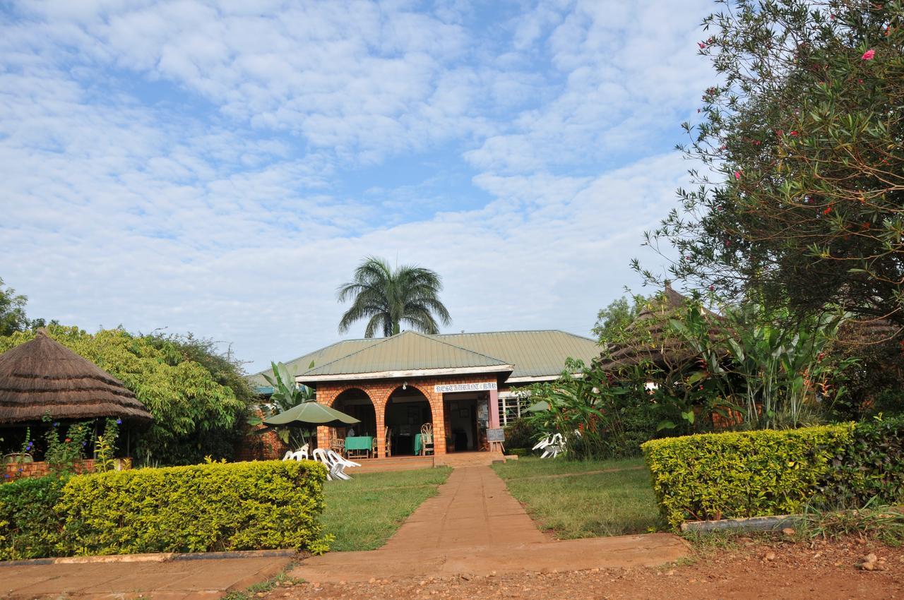 New Court View Hotel Masindi Esterno foto