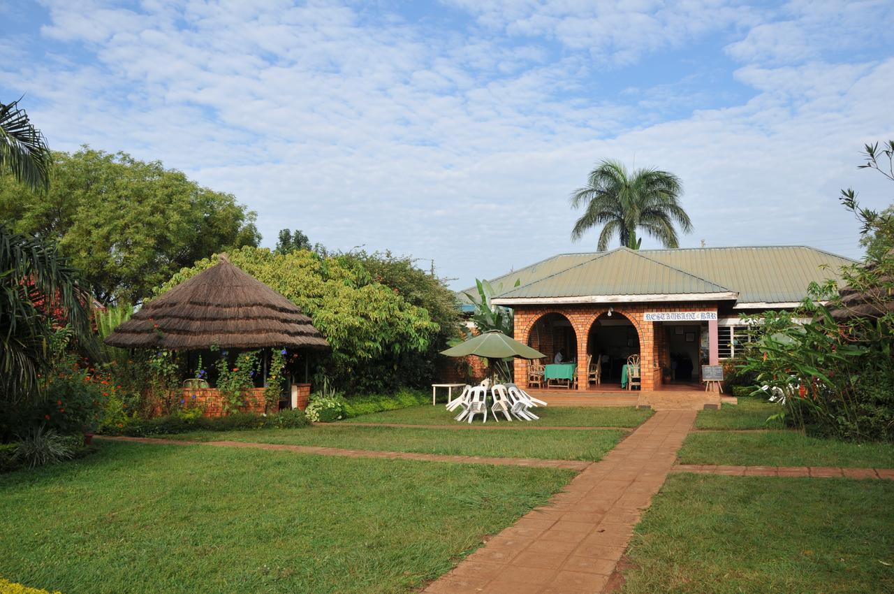 New Court View Hotel Masindi Esterno foto