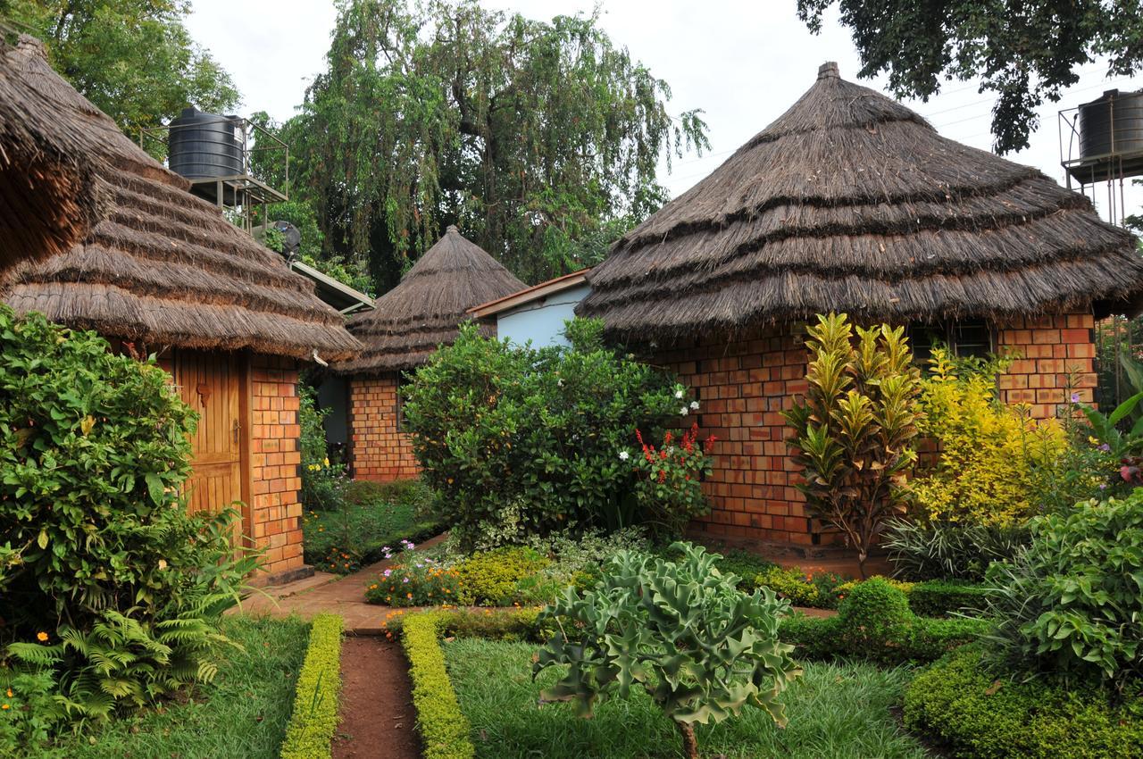 New Court View Hotel Masindi Esterno foto