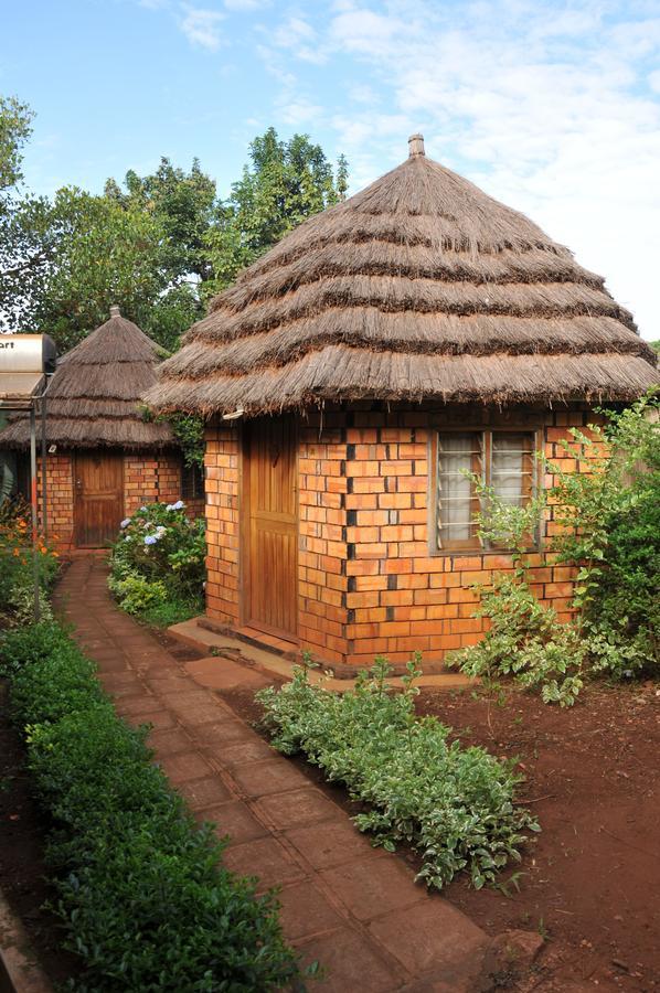 New Court View Hotel Masindi Esterno foto